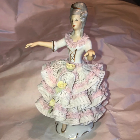 Vintage Germany Dresden Lace Porcelain Figurine - Picture 8 of 12